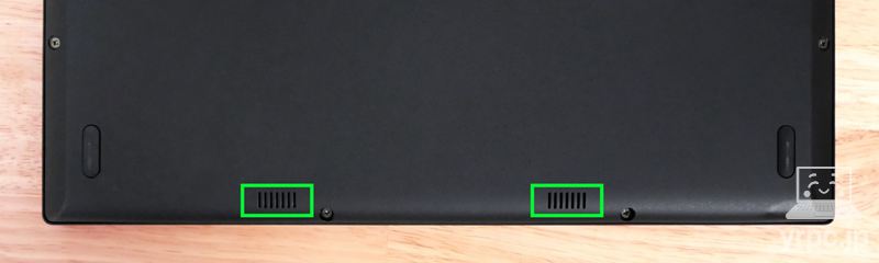 本体底面のスピーカー