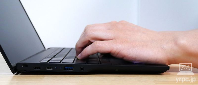 FMV WU5-K3のリフトアップヒンジ