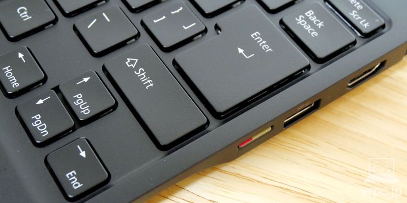 SDカードを挿しているところ