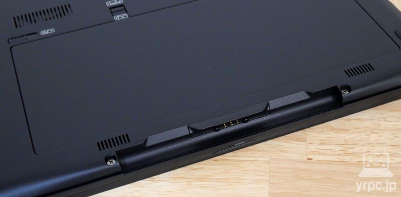 専用アクティブペンはFMV WU8-K3の下面部分に収納できる