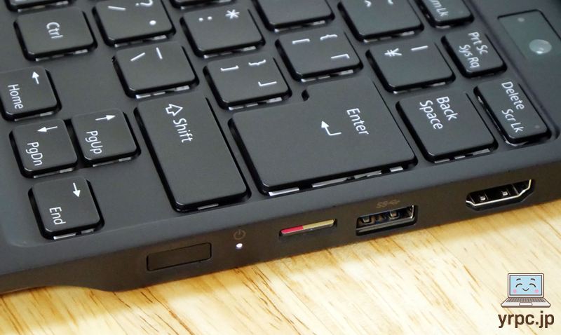 SDカードを挿しているところ