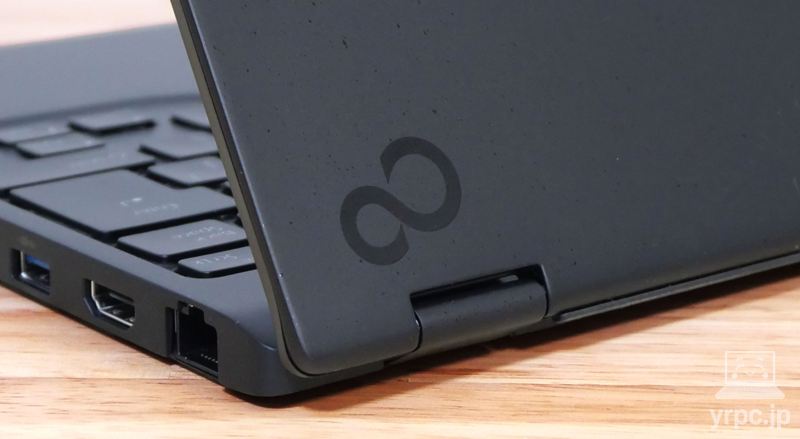 FMV WU8-K3の天板ロゴのアップ