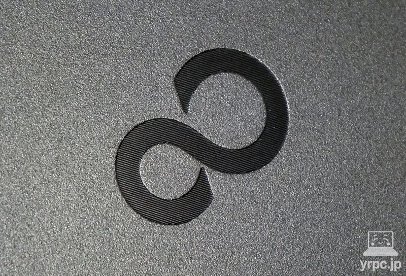 FMV WE1-K3の天板ロゴのアップ