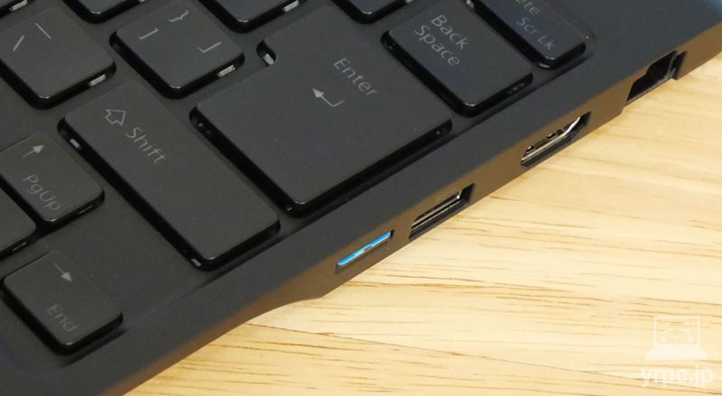 SDカードを挿しているところ