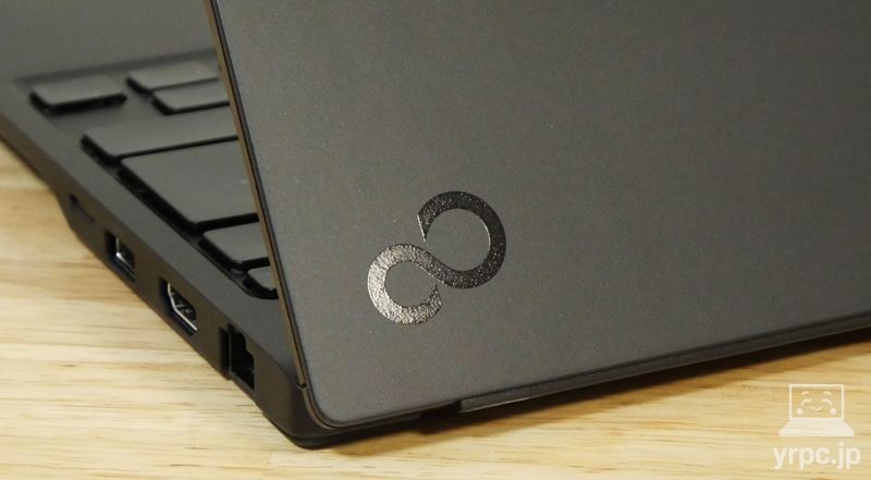 FMV WU6-L1の天板ロゴのアップ