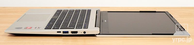 mouse A4-A5U01SR-Bのディスプレイを開けるところまで開いたところ