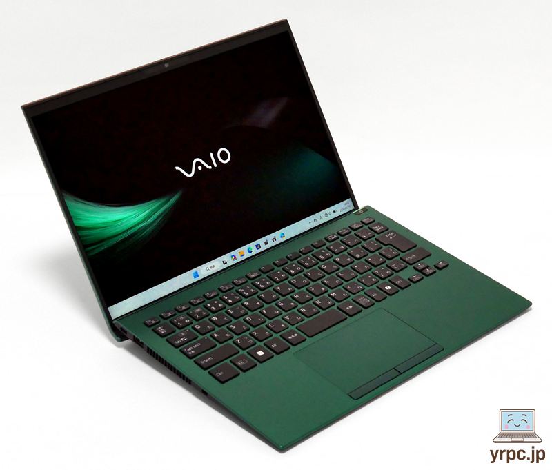 VAIO SX14-Rの外観。斜め上から