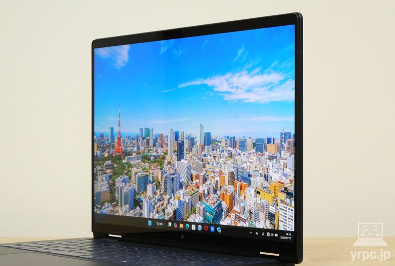HP OmniBook X Flip 14-kbの視野角チェック 横から見たところ