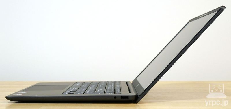 HP OmniBook 3 14-hy/hwのディスプレイを開けるところまで開いたところ
