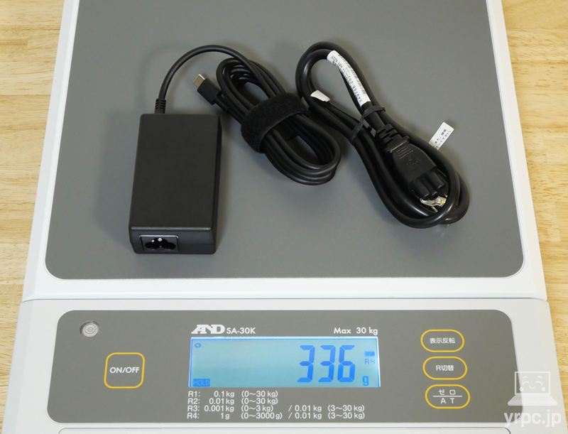 HP OmniBook 3 14-hy/hwのACアタプターの重さ：実測