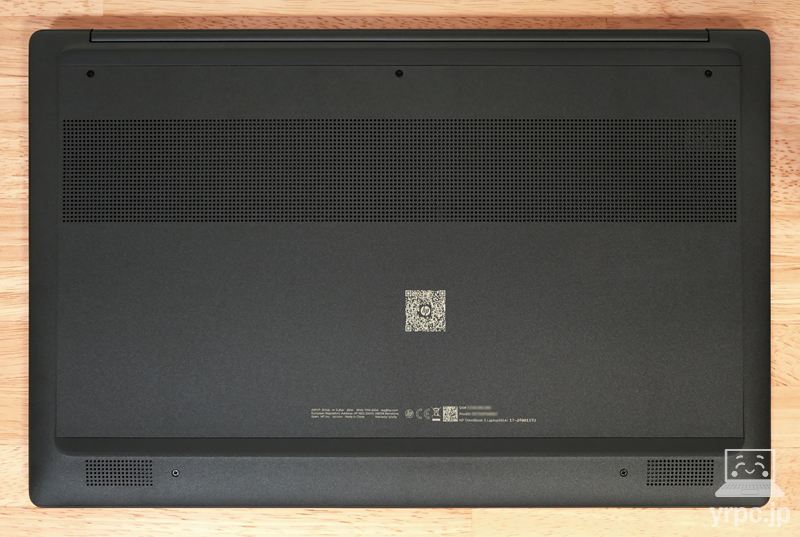 HP OmniBook 3 17-dfの底面