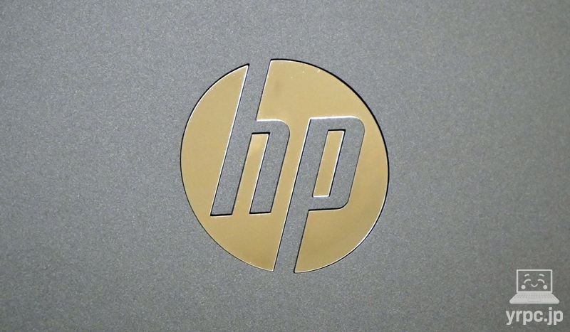 HP OmniBook 3 17-dfの天板ロゴのアップ