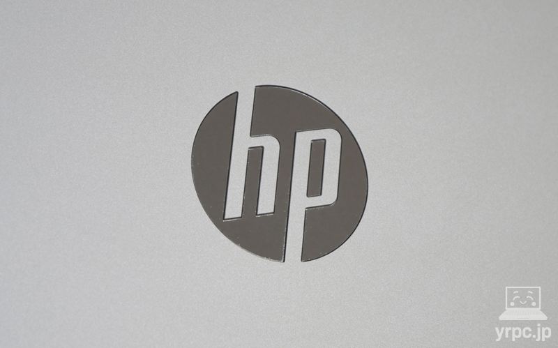 HP OmniBook 3 14-hzの天板ロゴのアップ