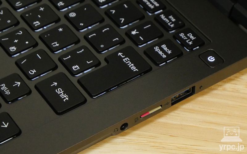SDカードを挿しているところ